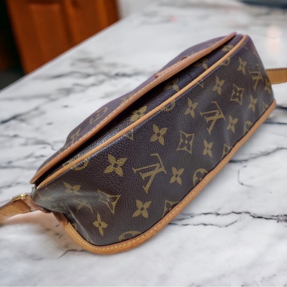 (SOLD❗️) Authentic Louis Vuitton Menilmontant PM - Picture 7 of 9
